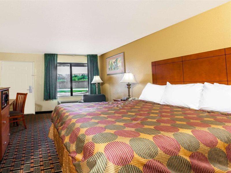 Days Inn By Wyndham Lebanon Bagian luar foto