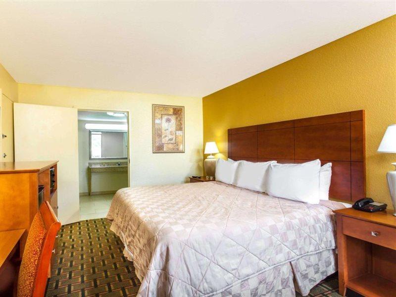 Days Inn By Wyndham Lebanon Bagian luar foto