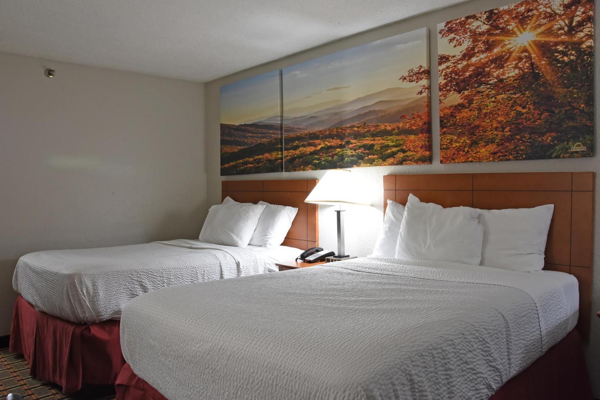 Days Inn By Wyndham Lebanon Bagian luar foto