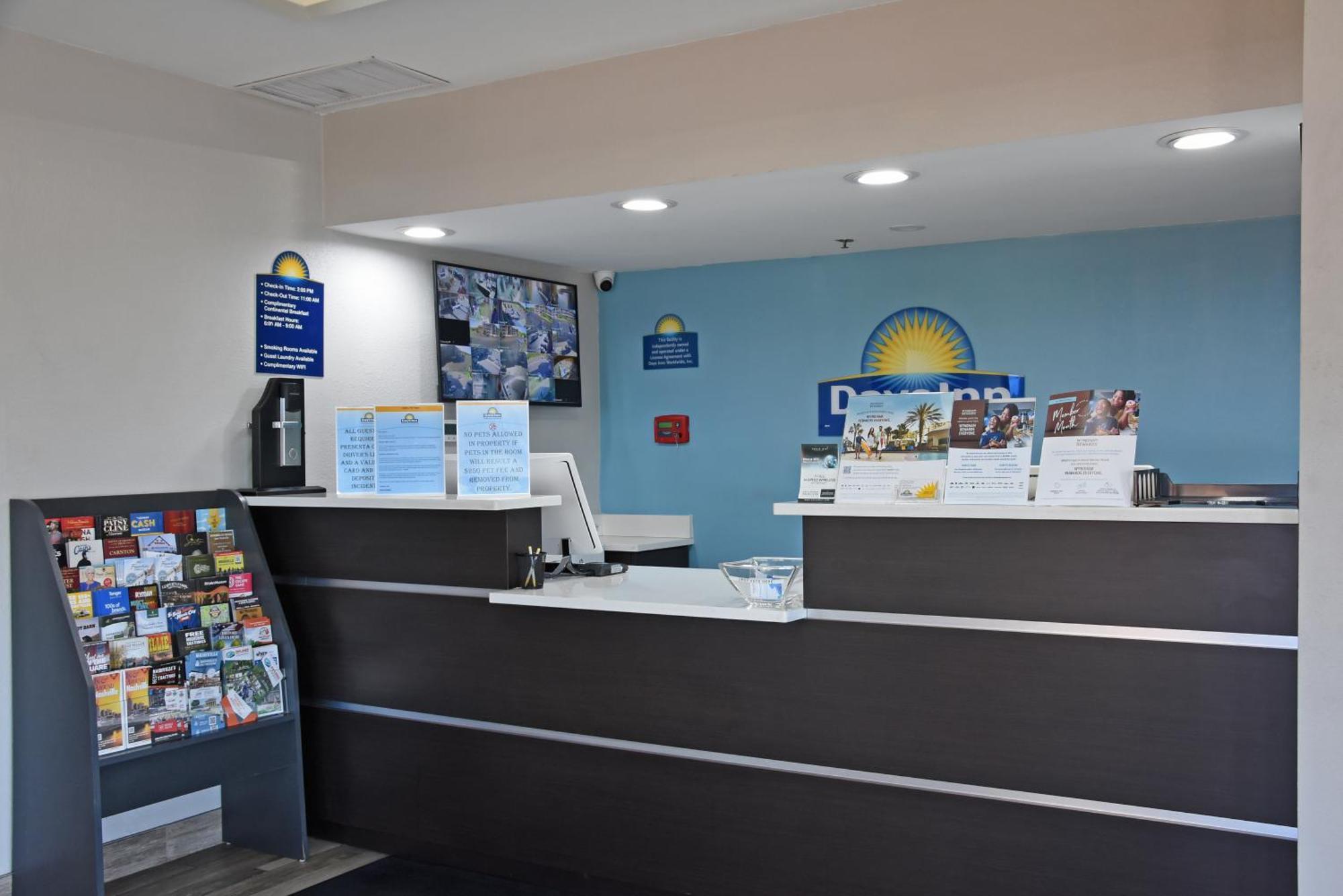 Days Inn By Wyndham Lebanon Bagian luar foto