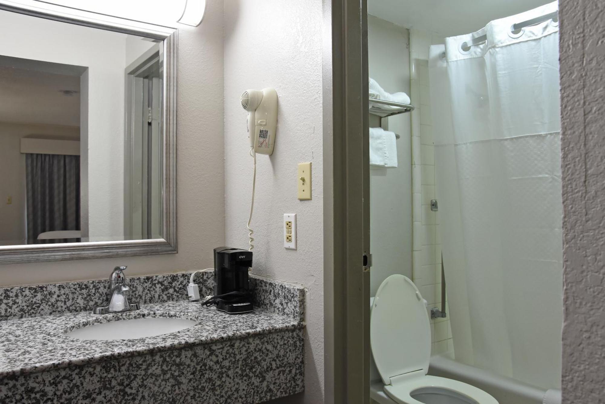 Days Inn By Wyndham Lebanon Bagian luar foto
